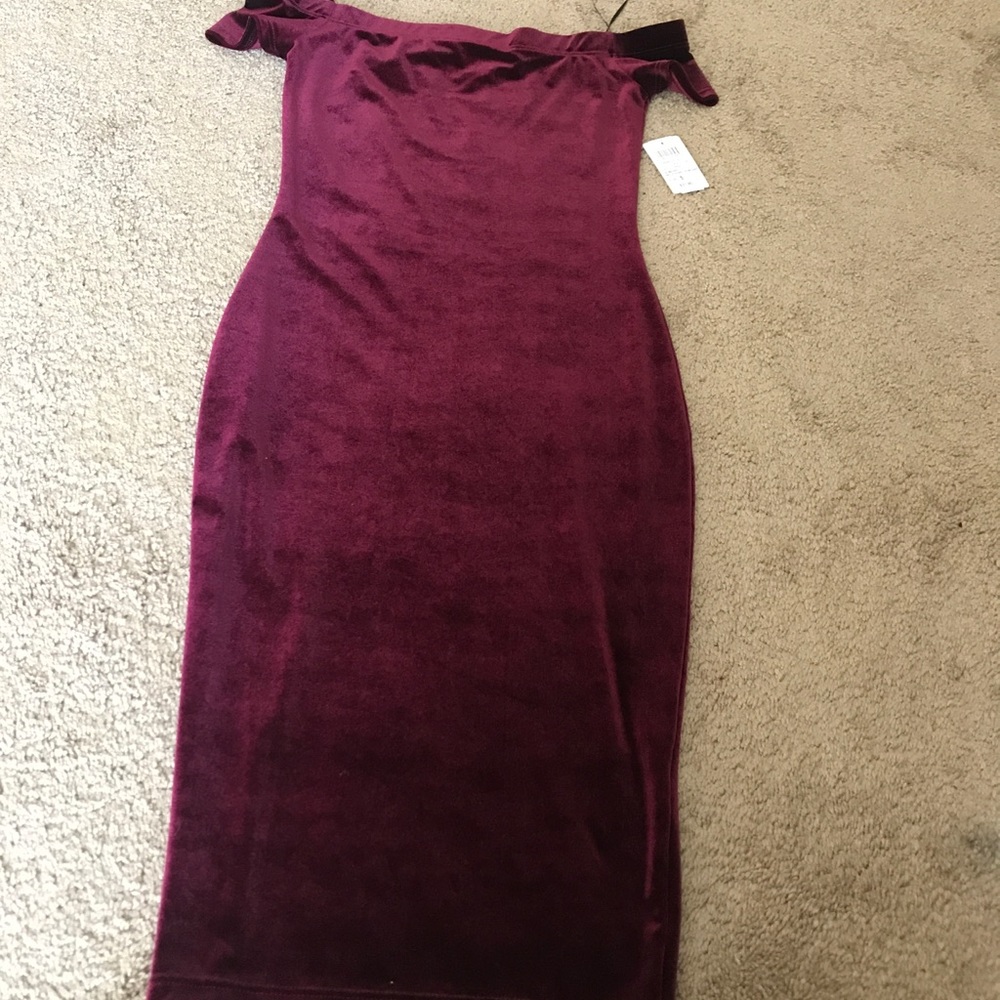 Velvet burgundy midi dress